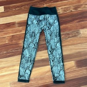 Snake print leggings